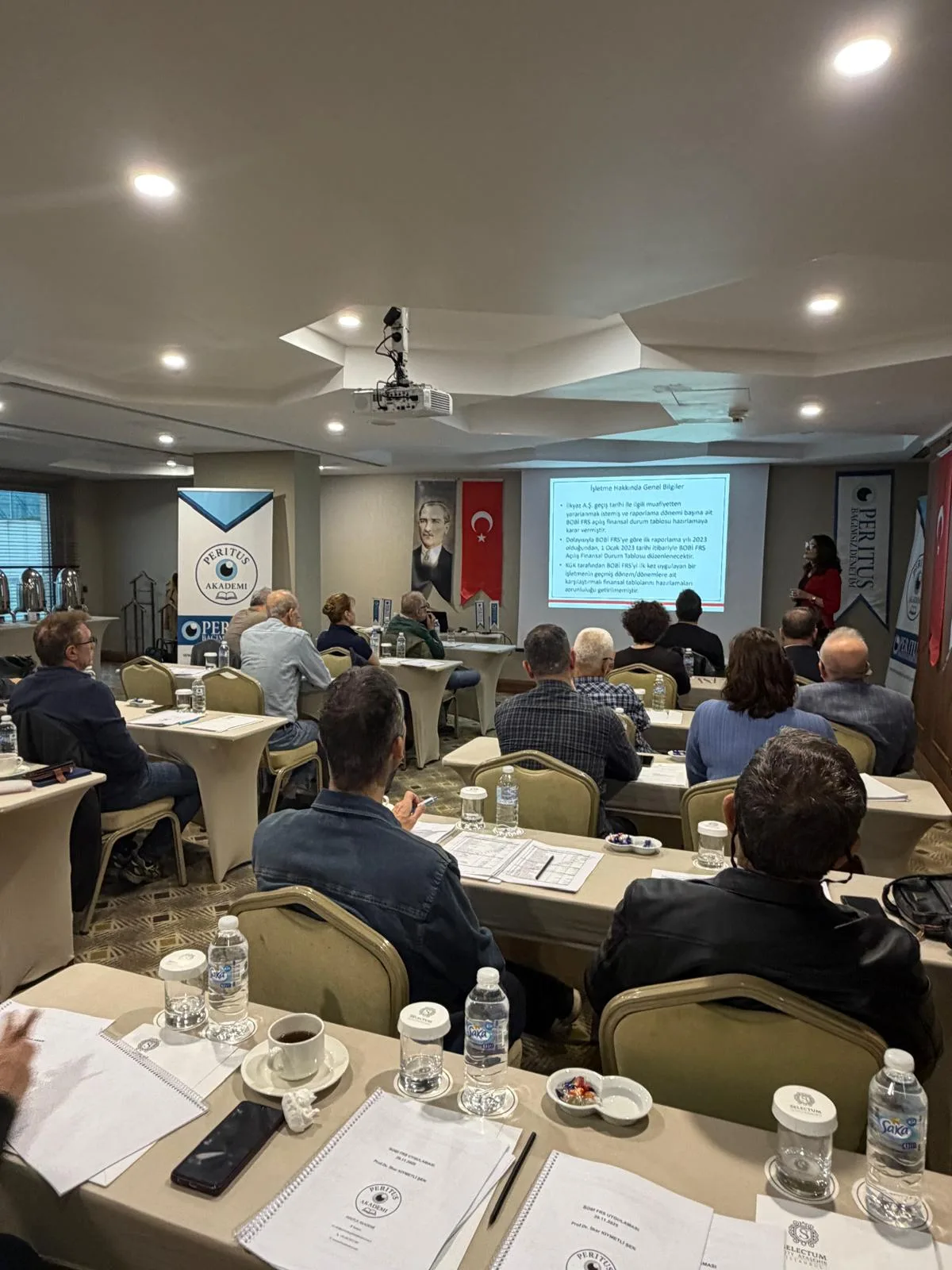 Peritus Akademi eğitiminde katılımcılar sınıfta