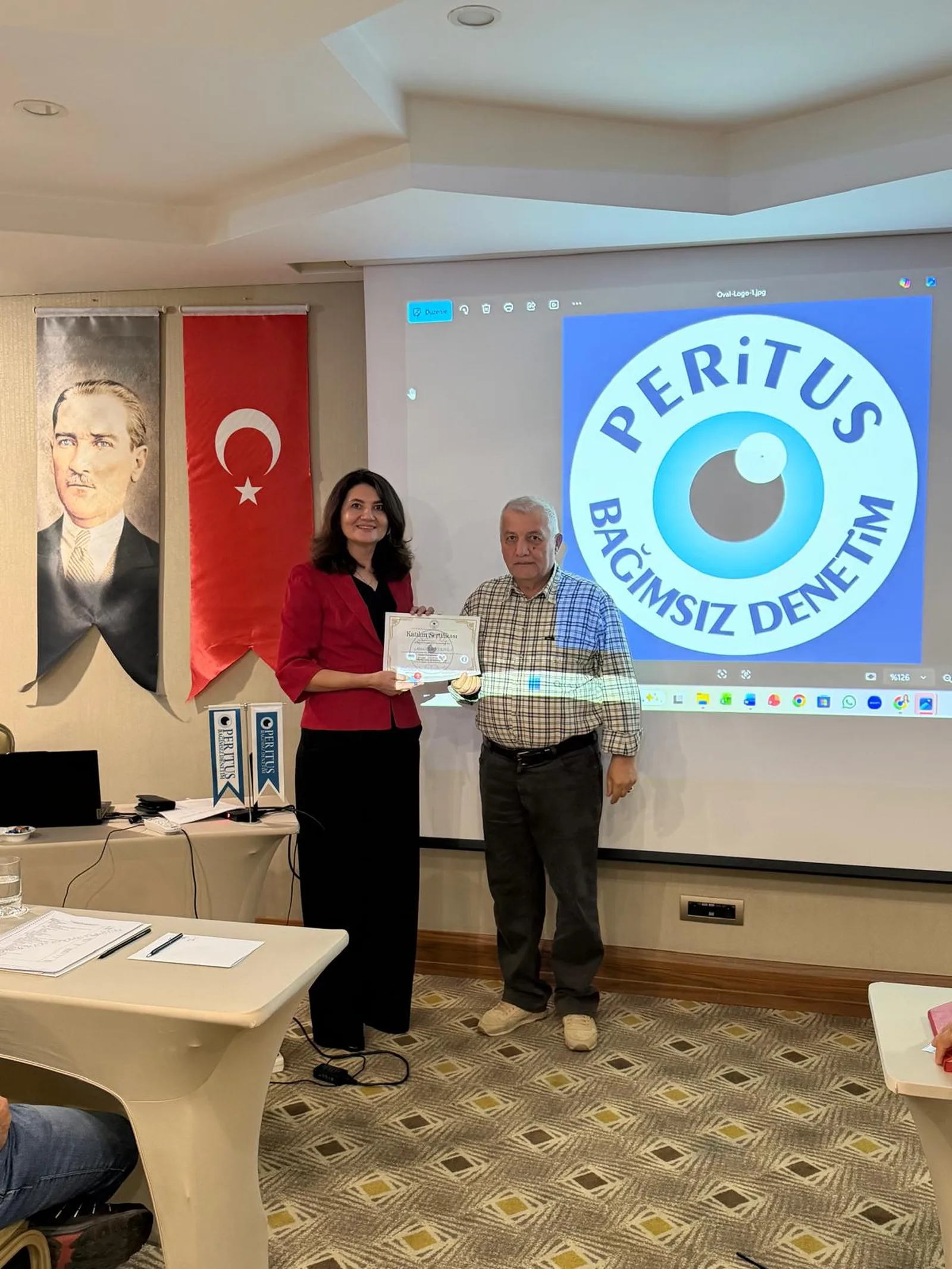 Peritus Akademi eğitim programında sertifika takdimi